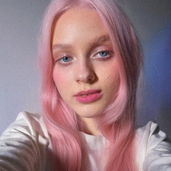 Meet your Posher, Cassandra - Picture 1 of 1